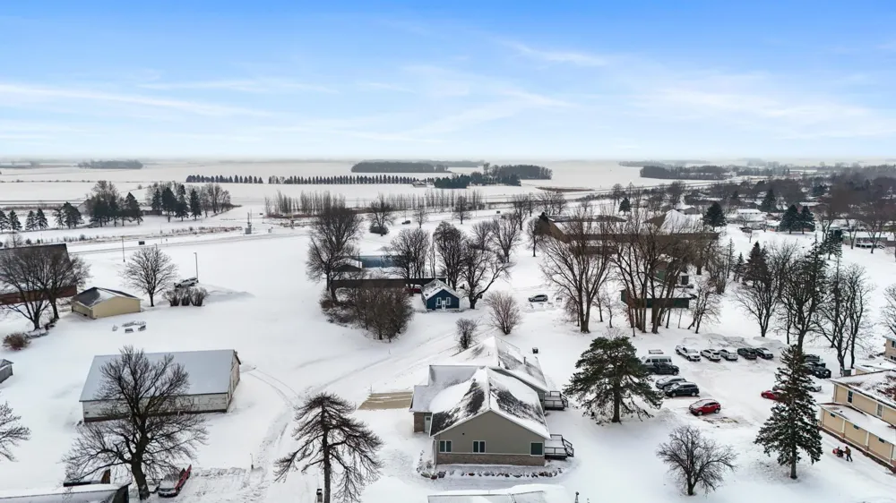 1207 S Shore Drive Worthington, MN 56187