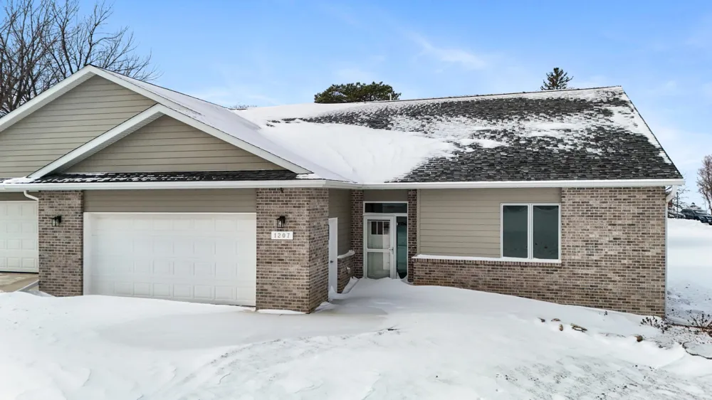 1207 S Shore Drive Worthington, MN 56187