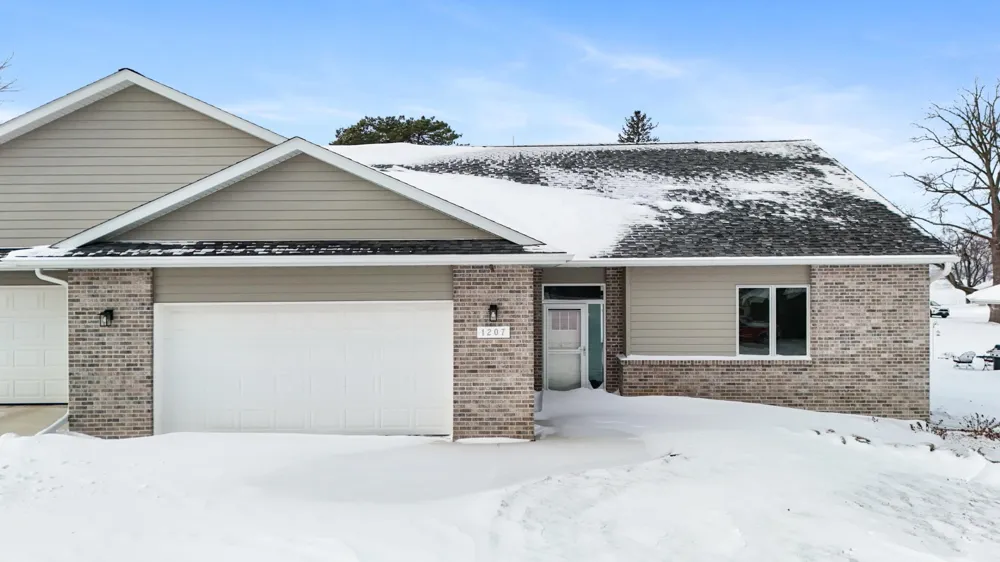 1207 S Shore Drive Worthington, MN 56187