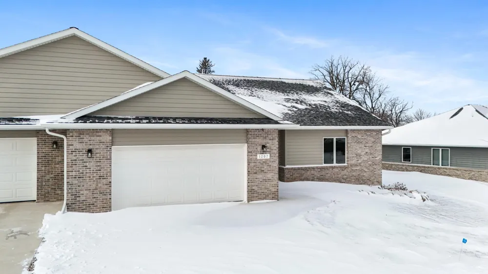 1207 S Shore Drive Worthington, MN 56187