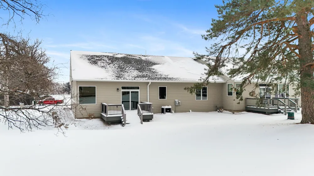 1207 S Shore Drive Worthington, MN 56187