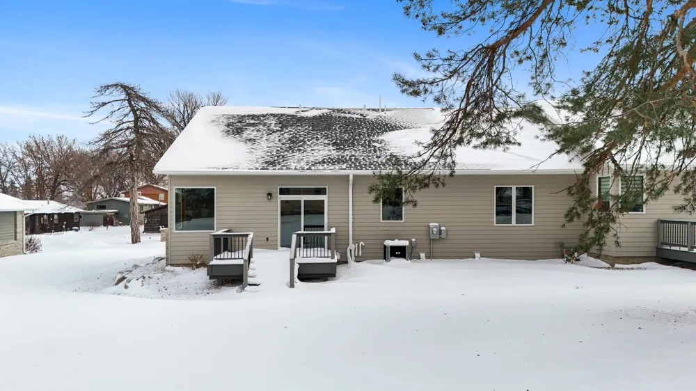1207 S Shore Drive Worthington, MN 56187