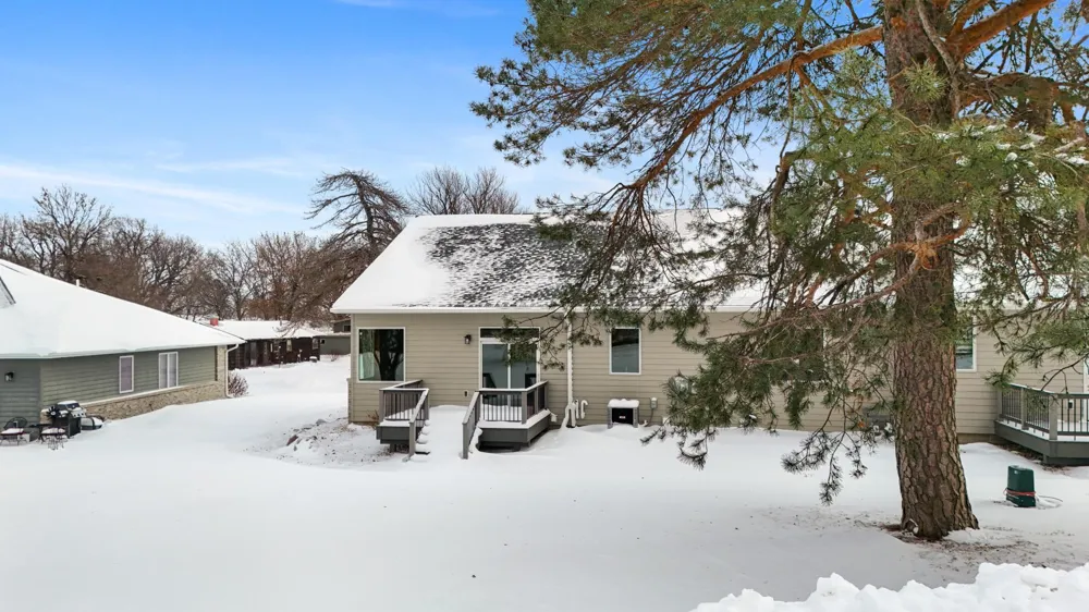 1207 S Shore Drive Worthington, MN 56187