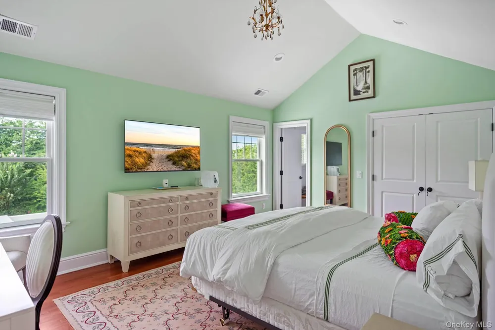 4 Spring Lane Southampton, NY 11968