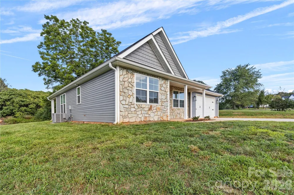 160 Tranquility Lane Harmony, NC 28634