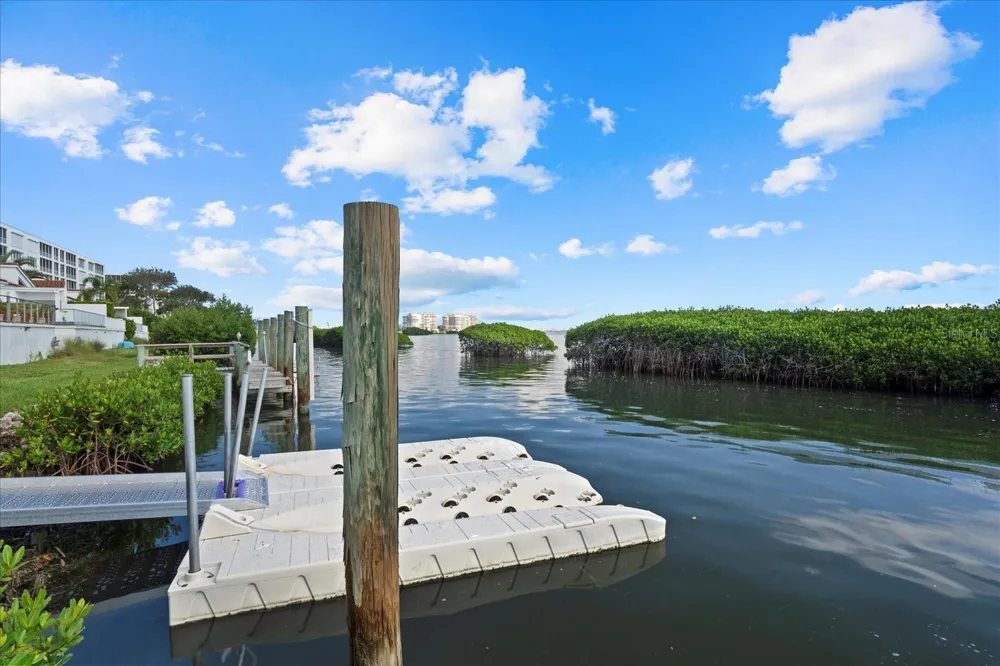 2254 HARBOUR COURT DRIVE Longboat Key, FL 34228