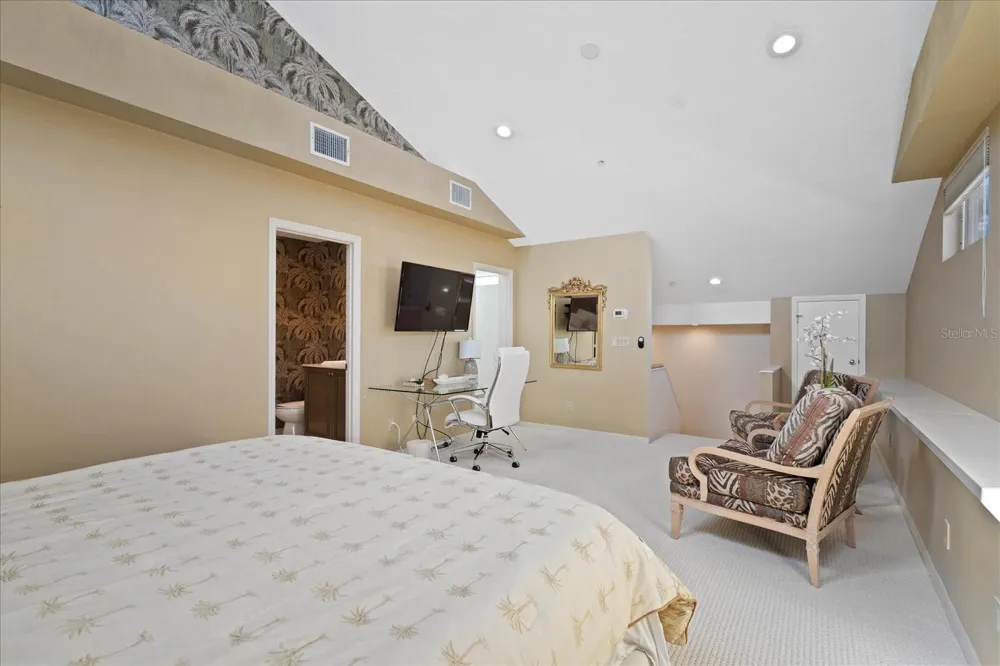 2254 HARBOUR COURT DRIVE Longboat Key, FL 34228