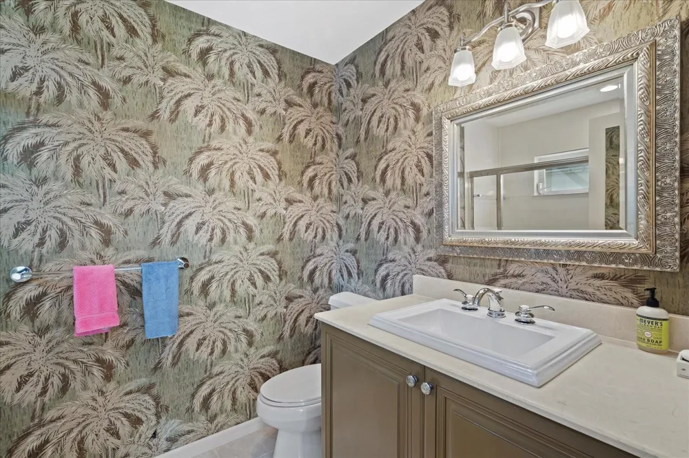 2254 HARBOUR COURT DRIVE Longboat Key, FL 34228
