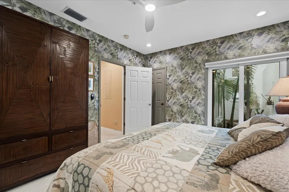 2254 HARBOUR COURT DRIVE Longboat Key, FL 34228