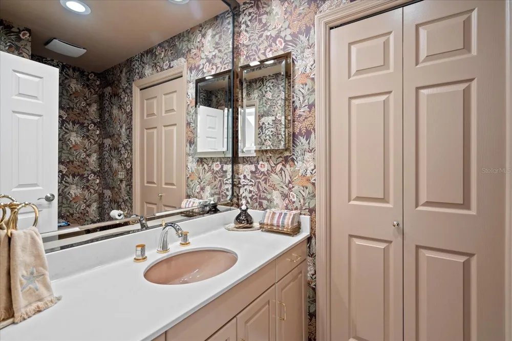 2254 HARBOUR COURT DRIVE Longboat Key, FL 34228