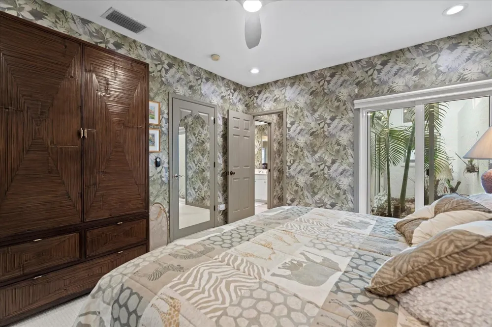 2254 HARBOUR COURT DRIVE Longboat Key, FL 34228