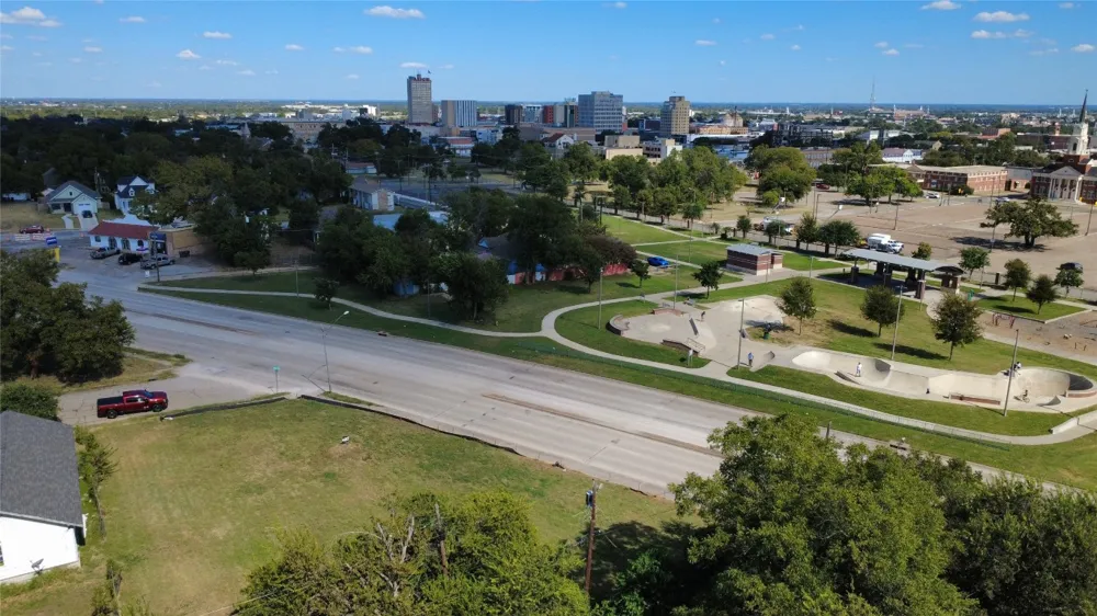 1401 W Waco Drive Waco, TX 76701
