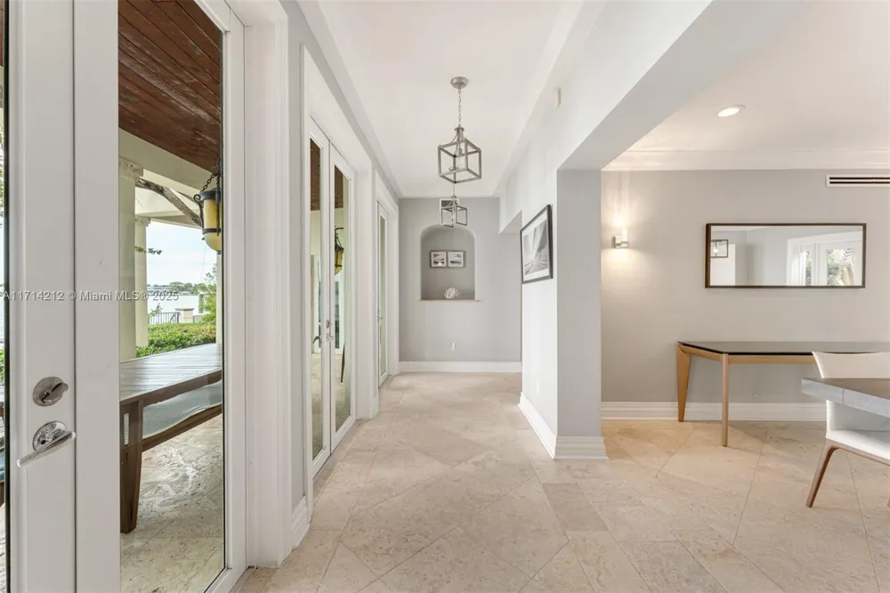 11 E Rivo Alto Dr Miami Beach, FL 33139