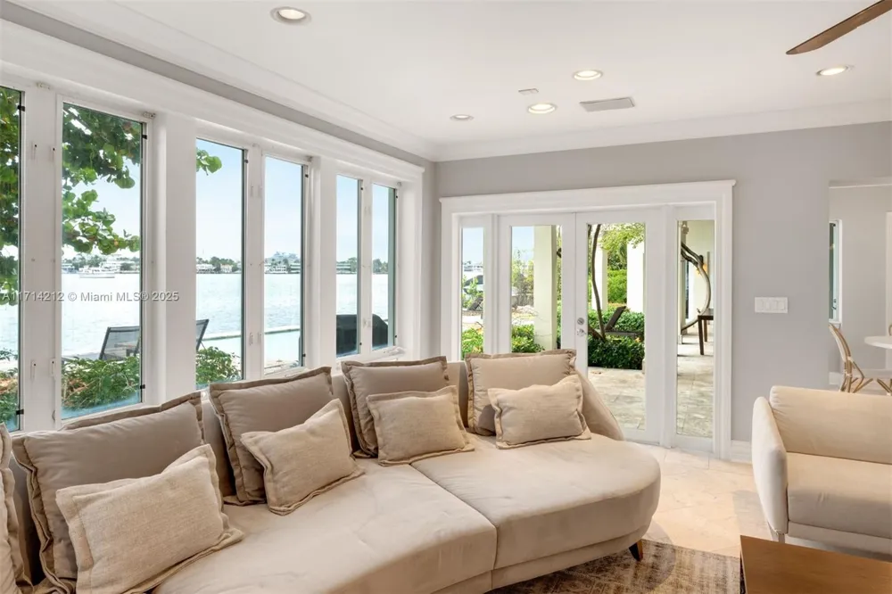 11 E Rivo Alto Dr Miami Beach, FL 33139