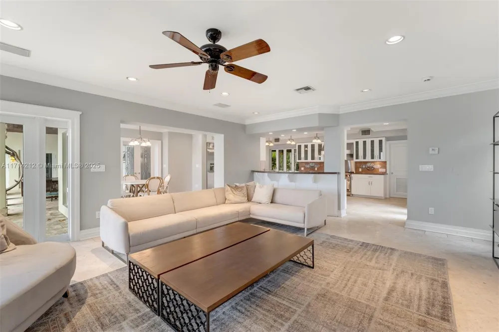 11 E Rivo Alto Dr Miami Beach, FL 33139