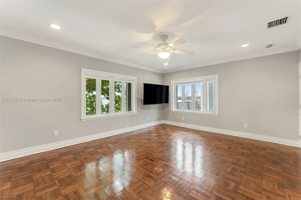 11 E Rivo Alto Dr Miami Beach, FL 33139