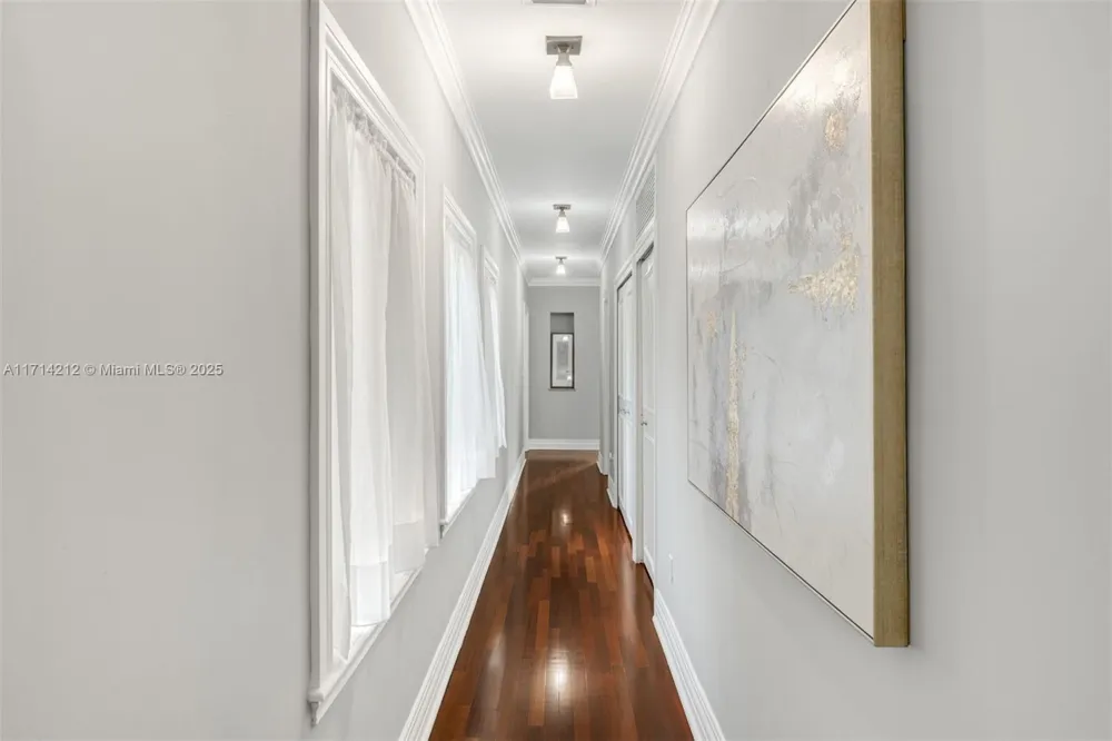 11 E Rivo Alto Dr Miami Beach, FL 33139