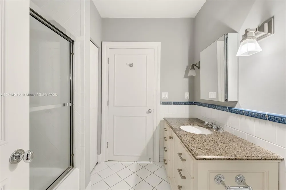 11 E Rivo Alto Dr Miami Beach, FL 33139