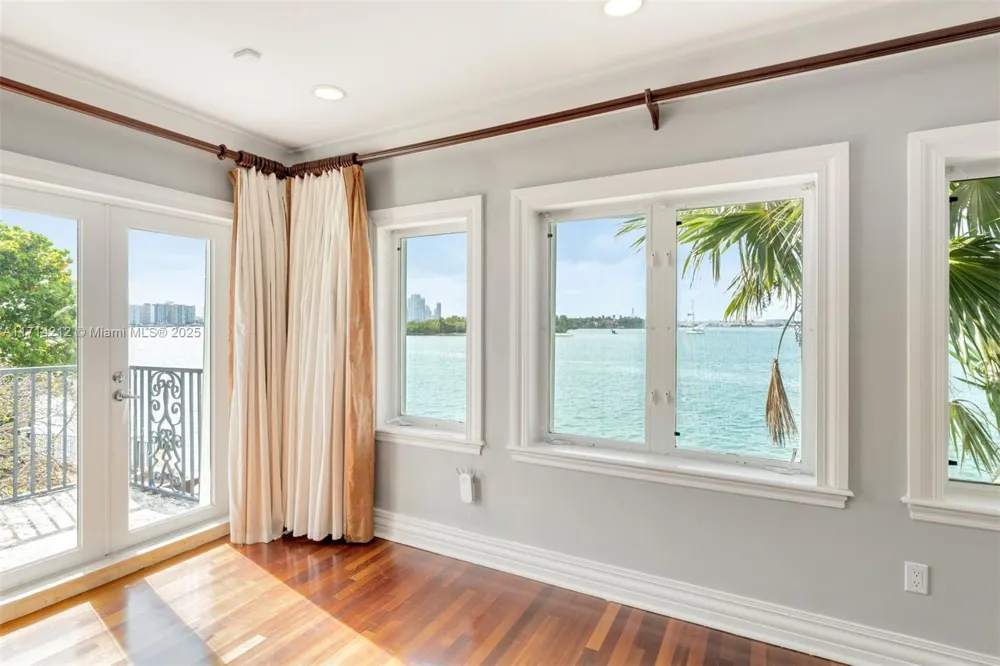 11 E Rivo Alto Dr Miami Beach, FL 33139