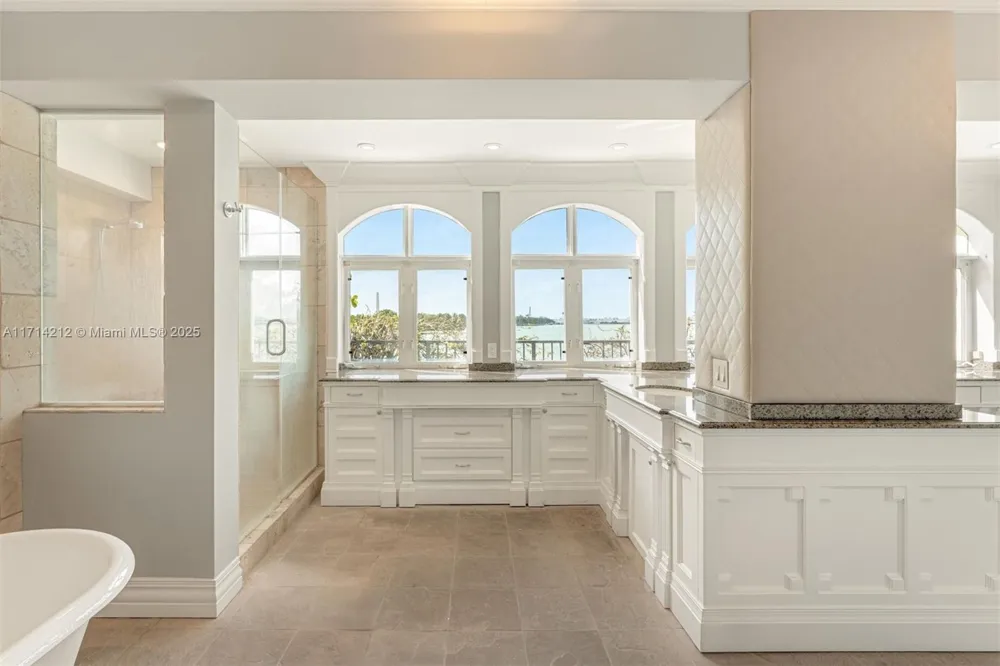 11 E Rivo Alto Dr Miami Beach, FL 33139