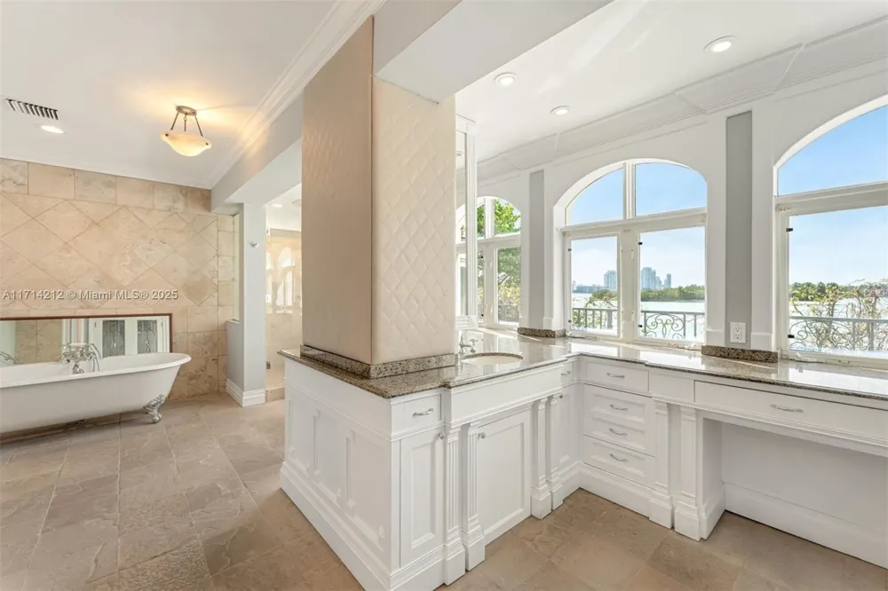 11 E Rivo Alto Dr Miami Beach, FL 33139