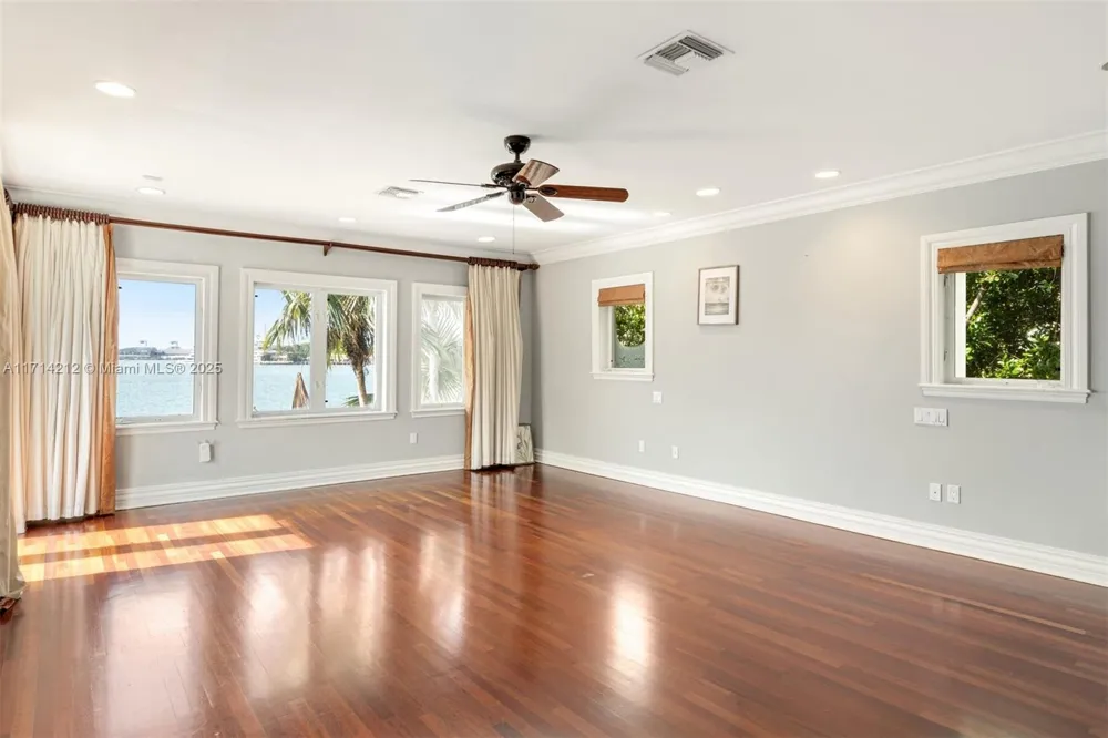 11 E Rivo Alto Dr Miami Beach, FL 33139