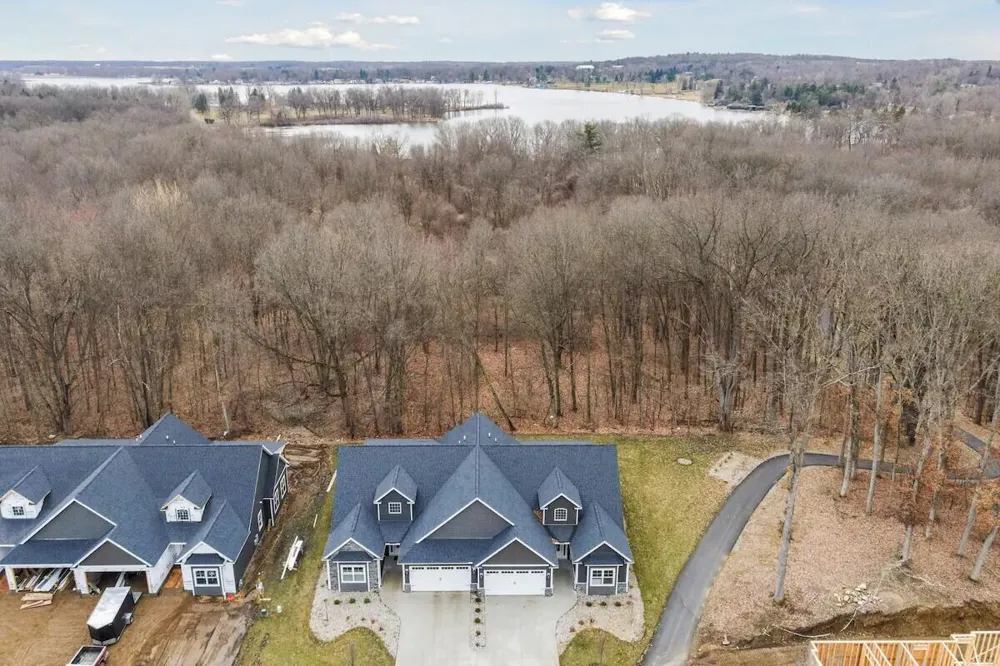 1140 Lochaven Circle #10B Hillsdale, MI 49242