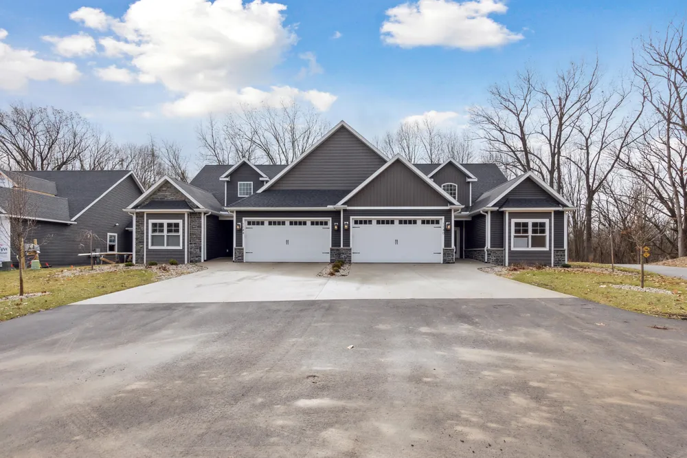 1140 Lochaven Circle #10B Hillsdale, MI 49242