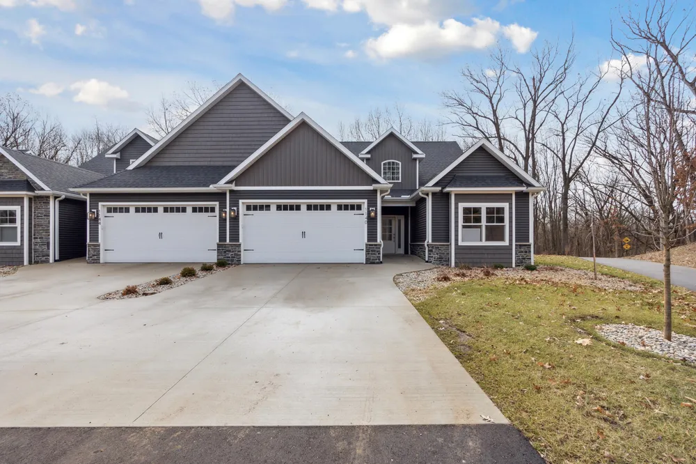 1140 Lochaven Circle #10B Hillsdale, MI 49242