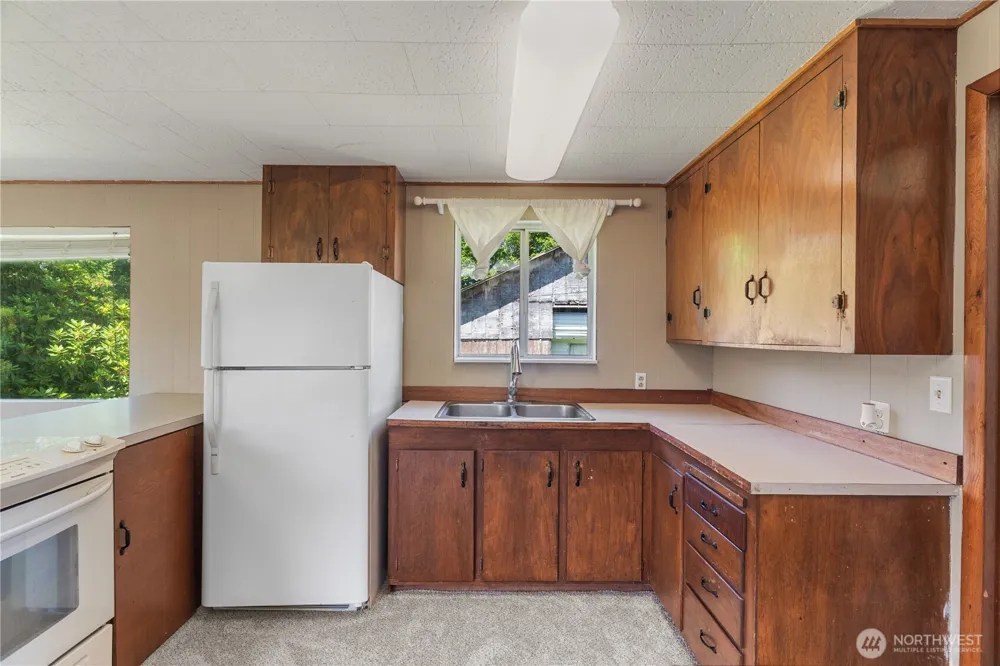 1634 First Avenue Grayland, WA 98547