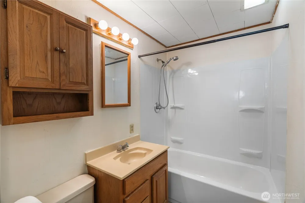 1634 First Avenue Grayland, WA 98547