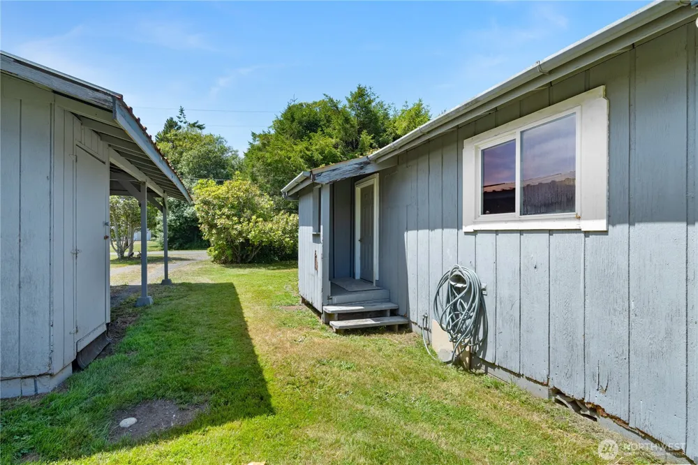 1634 First Avenue Grayland, WA 98547