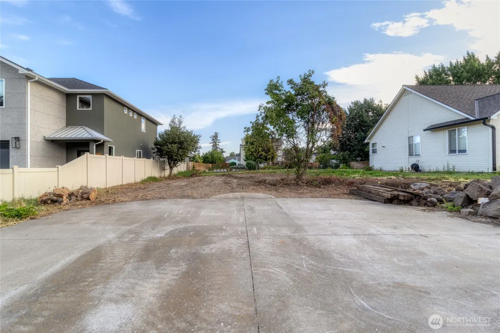 316 SW 12th Street College Place, WA 99324