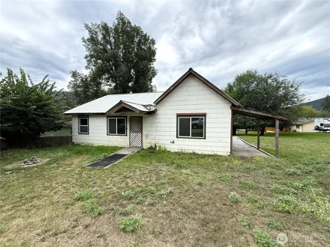 653 E 9th Street