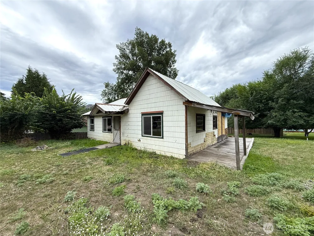 653 E 9th Street Republic, WA 99166