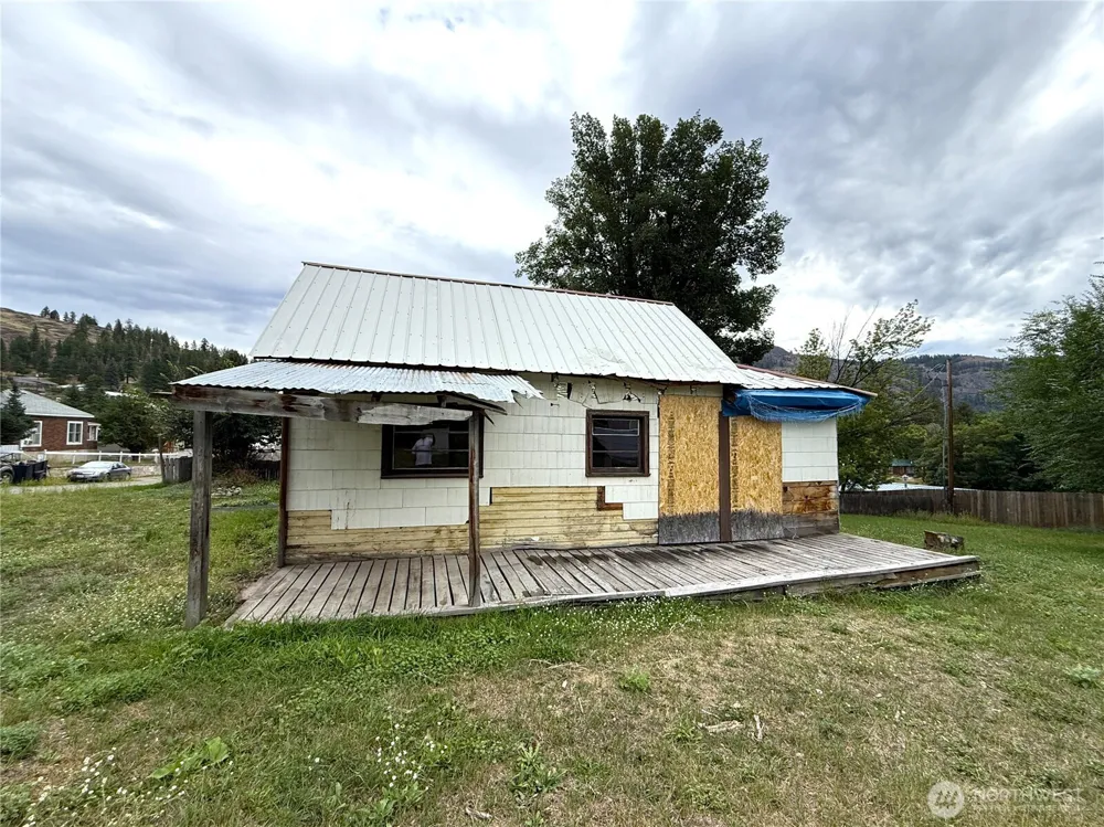 653 E 9th Street Republic, WA 99166