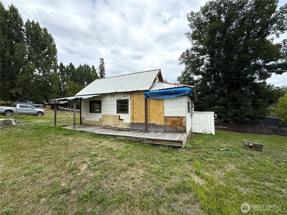 653 E 9th Street Republic, WA 99166