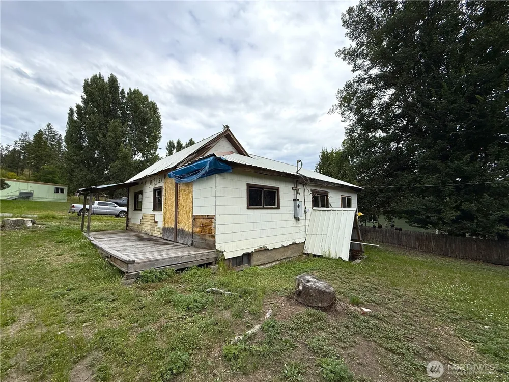 653 E 9th Street Republic, WA 99166