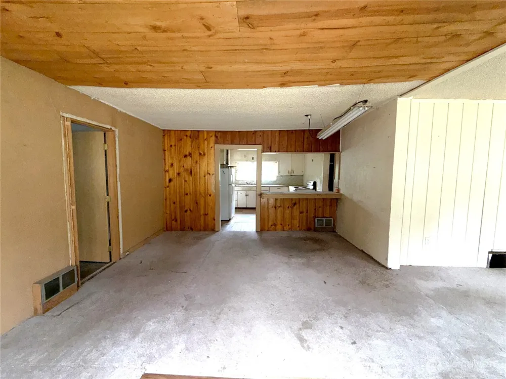 653 E 9th Street Republic, WA 99166