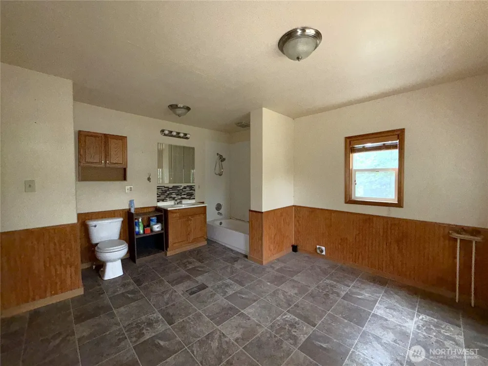 653 E 9th Street Republic, WA 99166