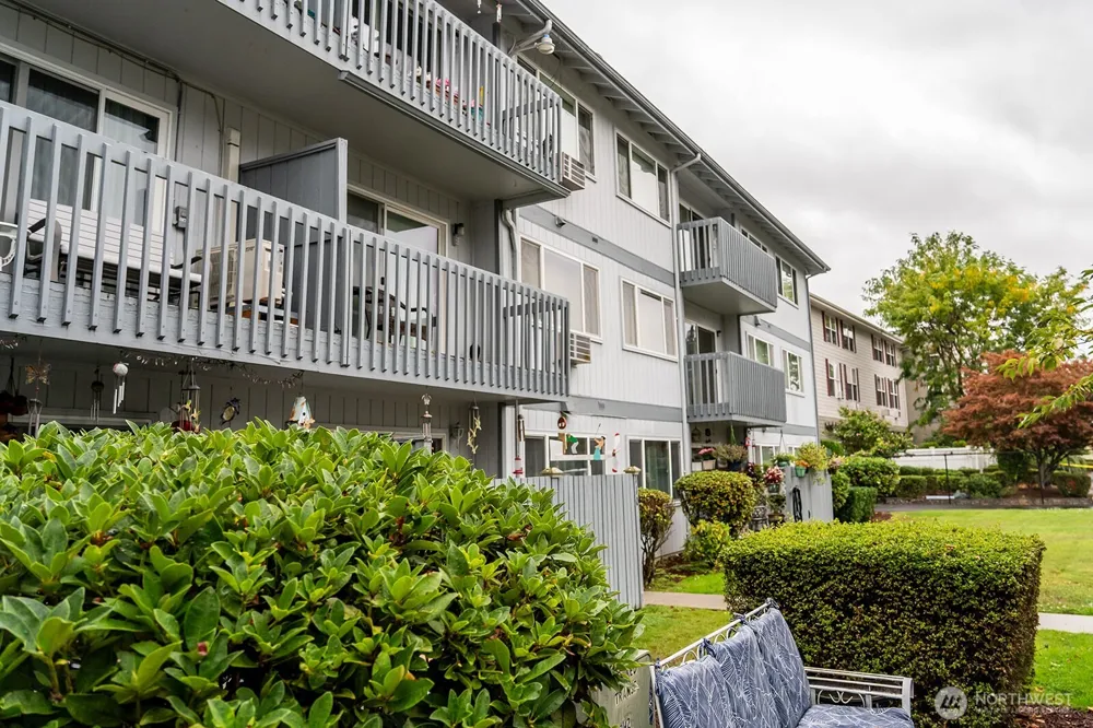 2005 Tibbetts #213 Longview, WA 98632