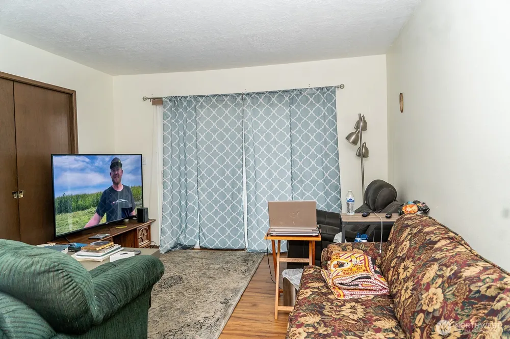 2005 Tibbetts #213 Longview, WA 98632