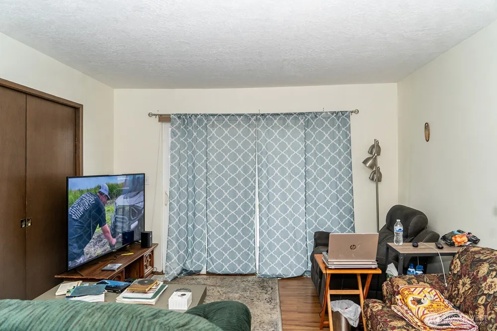 2005 Tibbetts #213 Longview, WA 98632