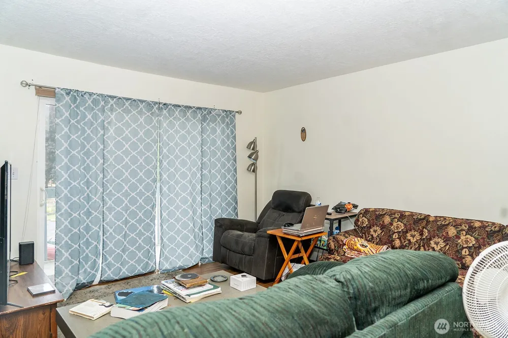 2005 Tibbetts #213 Longview, WA 98632
