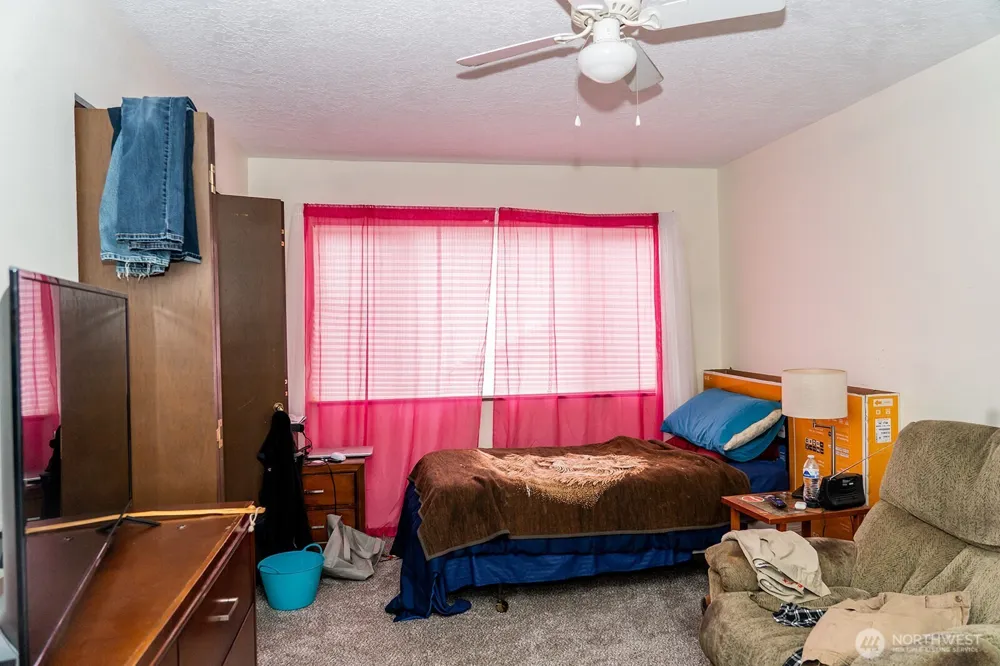 2005 Tibbetts #213 Longview, WA 98632