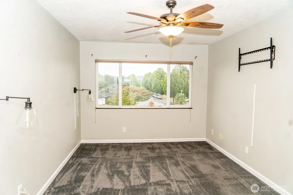 2005 Tibbetts #305 Longview, WA 98632