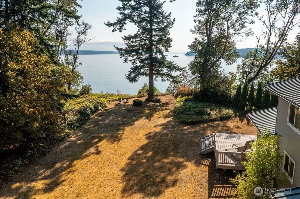 26 G Sound Place Hat Island, WA 98206