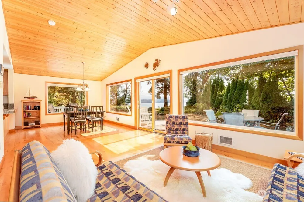 26 G Sound Place Hat Island, WA 98206