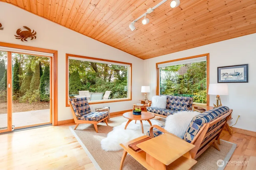 26 G Sound Place Hat Island, WA 98206