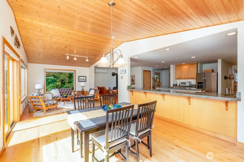 26 G Sound Place Hat Island, WA 98206